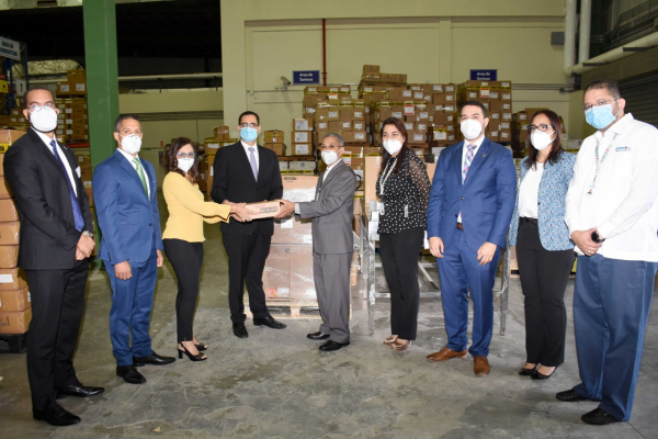 Gobierno dominicano recibe donación de la empresa GlaxoSmithKline destinado a Promese/Cal para combatir COVID-19