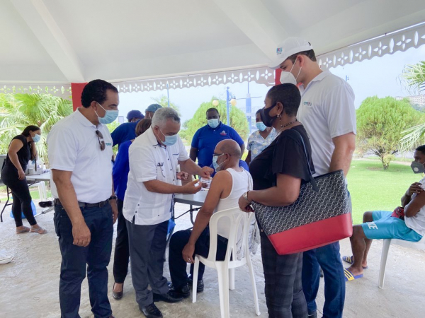 Promese/Cal promueve jornada de vacunación permanente en Samaná